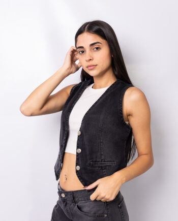Chaleco denim rígido black localizado