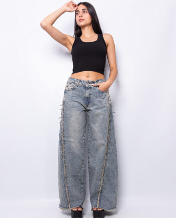 Wide leg rígido tiro medio nevado arena con recorte y ruedo desflecado