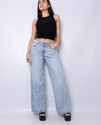 Wide leg celeste rígido tiro bajo con strass ruedo normal