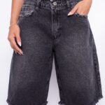 Bermuda rígido tiro medio Frayed Waist black localizado ruedo Desflecado